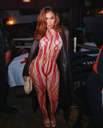 Queen Naija Голі Зливи OnlyFans Фото 17