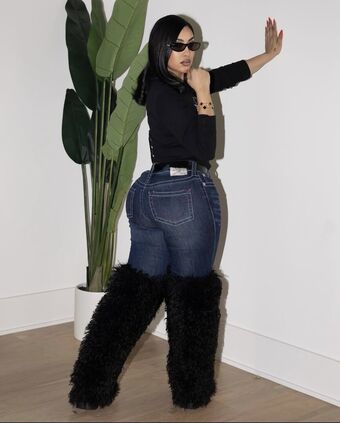 Queen Naija Голі Зливи OnlyFans Фото 22