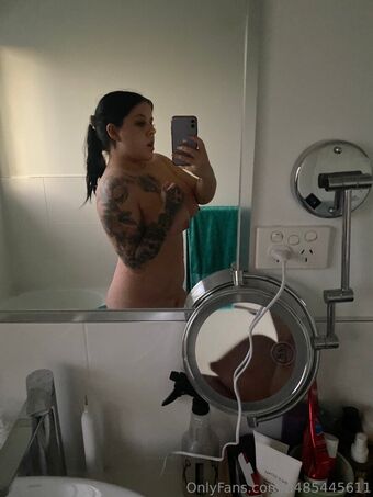 queenbrxee Голі Зливи OnlyFans Фото 31