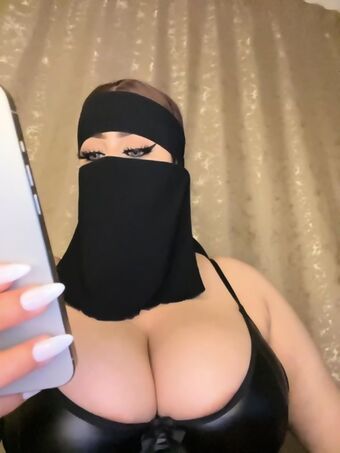 queendina777 Голі Зливи OnlyFans Фото 4