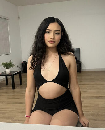 Raenneemo Голі Зливи OnlyFans Фото 1