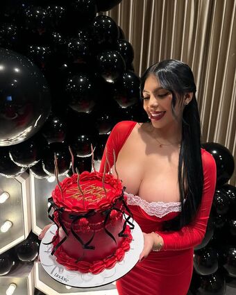 Rashelrm Голі Зливи OnlyFans Фото 3
