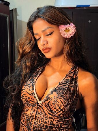 rasleeela Голі Зливи OnlyFans Фото 2