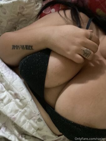 Raxien Голі Зливи OnlyFans Фото 11