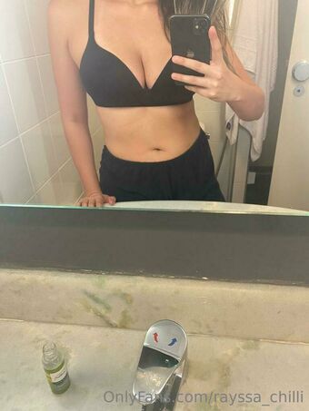 rayssa_chilli Голі Зливи OnlyFans Фото 1