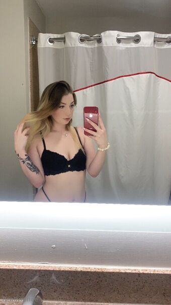 reallyyrenee Голі Зливи OnlyFans Фото 16