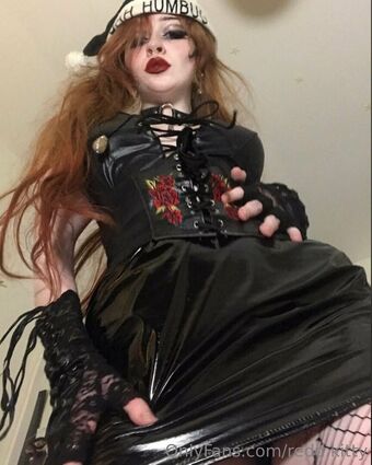 redd.kitty Голі Зливи OnlyFans Фото 6