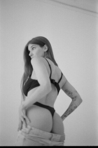 Rich_Roxy Голі Зливи OnlyFans Фото 17