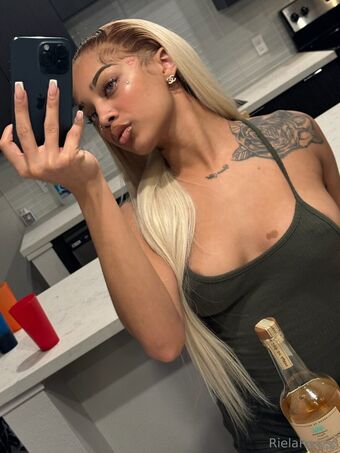 rielarenee Голі Зливи OnlyFans Фото 19