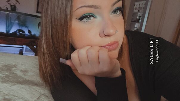 Rienne Голі Зливи OnlyFans Фото 3