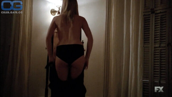 Riley Voelkel Голі Зливи OnlyFans Фото 5