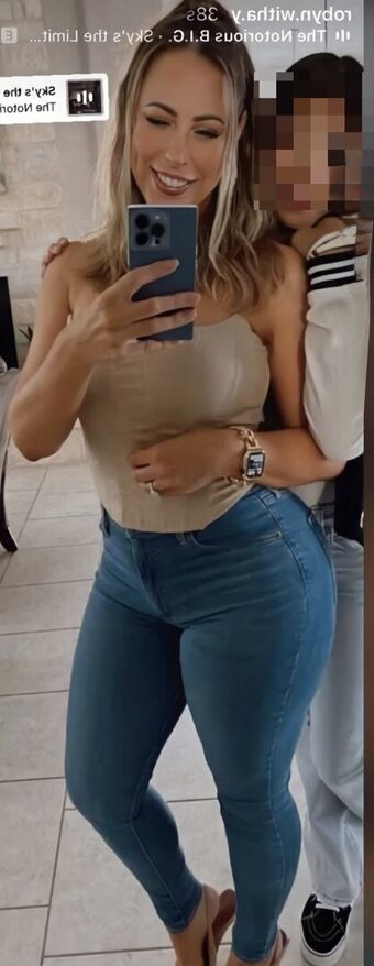 Robyn Fields Голі Зливи OnlyFans Фото 19