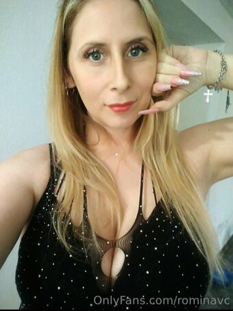 Rominavc Голі Зливи OnlyFans Фото 17