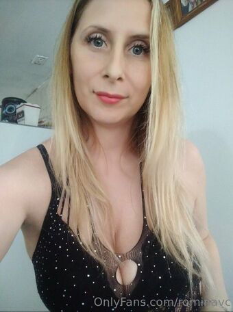 Rominavc Голі Зливи OnlyFans Фото 19