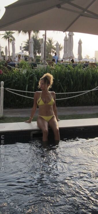 Rose Bertram Голі Зливи OnlyFans Фото 114