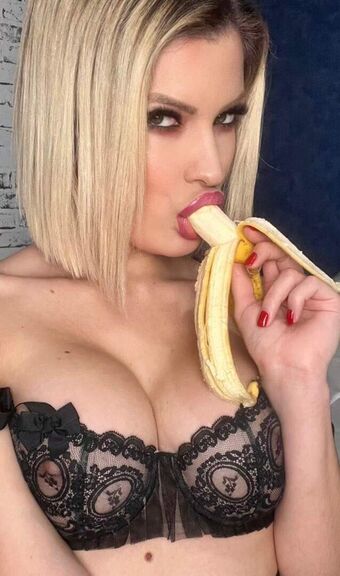 Rose Daniel Голі Зливи OnlyFans Фото 7