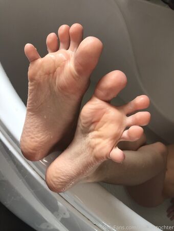 Roxane Голі Зливи OnlyFans Фото 10