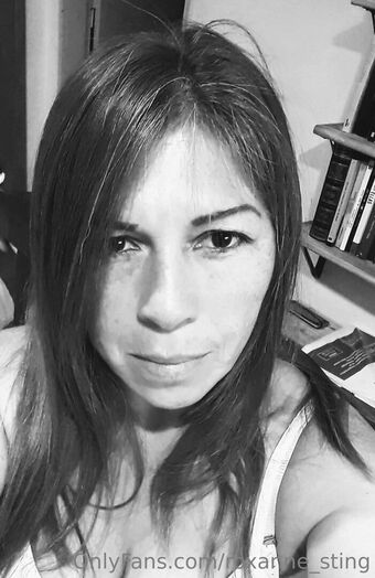 roxanne_sting Голі Зливи OnlyFans Фото 3