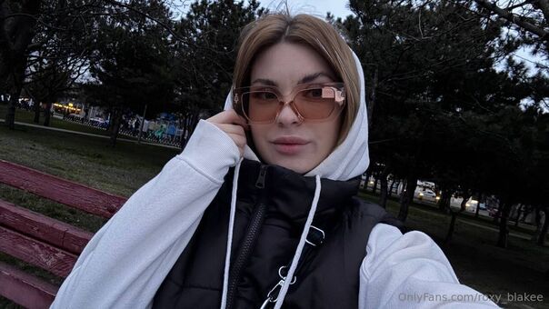 roxy_blakee Голі Зливи OnlyFans Фото 12