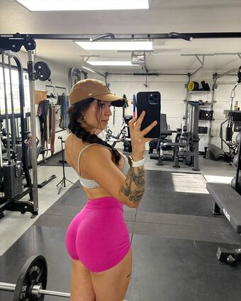 Roxy Cisneros Голі Зливи OnlyFans Фото 17
