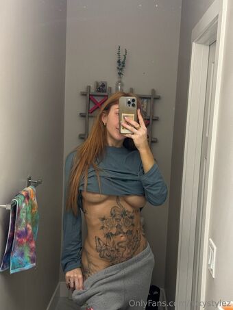 Roxy Delani Голі Зливи OnlyFans Фото 25