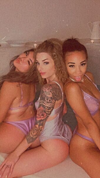 Roxy Ryder Голі Зливи OnlyFans Фото 22