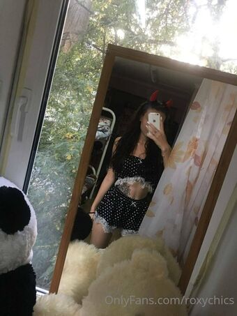 roxychics Голі Зливи OnlyFans Фото 12