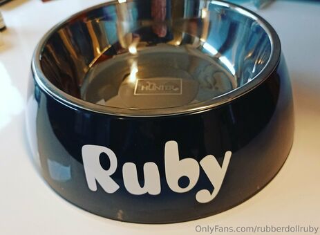 rubberdollruby Голі Зливи OnlyFans Фото 10