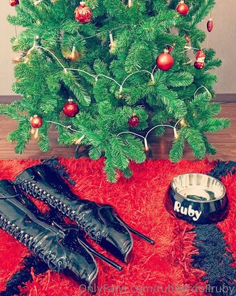 rubberdollruby Голі Зливи OnlyFans Фото 12