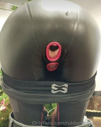 rubberdollruby Голі Зливи OnlyFans Фото 15