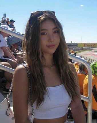 Ruby Eum Голі Зливи OnlyFans Фото 4