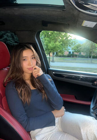 Ruby Eum Голі Зливи OnlyFans Фото 5