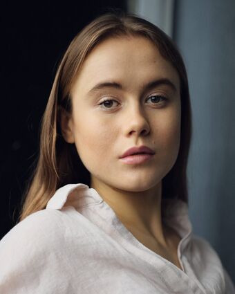 Ruby Hartley Голі Зливи OnlyFans Фото 17