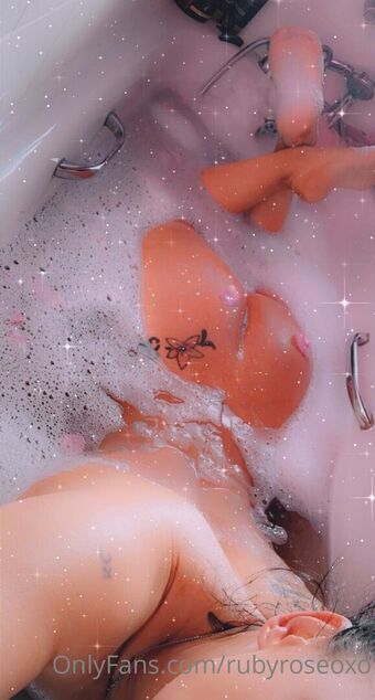 ruby-rosevip Голі Зливи OnlyFans Фото 22