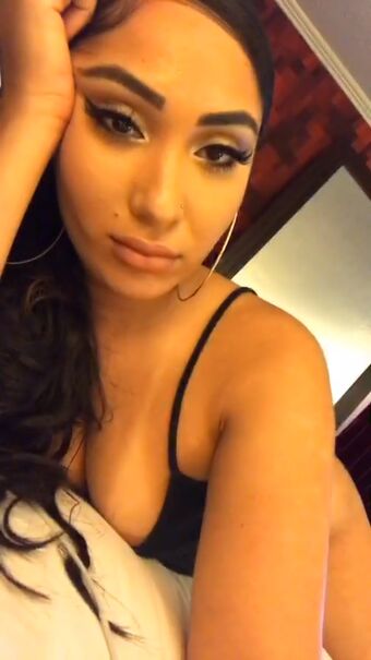 Ruby Sayed Голі Зливи OnlyFans Фото 17