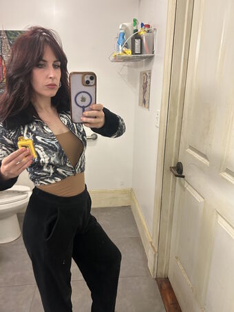 Ruby Spacek Голі Зливи OnlyFans Фото 2