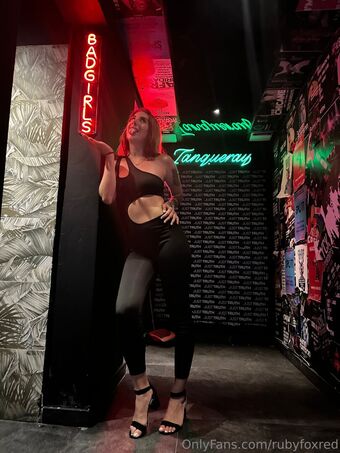 rubyfoxred Голі Зливи OnlyFans Фото 2