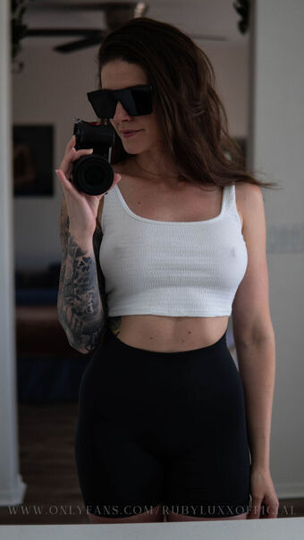 rubyluxxofficial Голі Зливи OnlyFans Фото 18