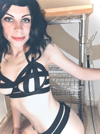 Rubyrailed Голі Зливи OnlyFans Фото 1