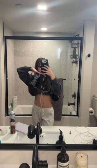 Sakura Shymko Голі Зливи OnlyFans Фото 142