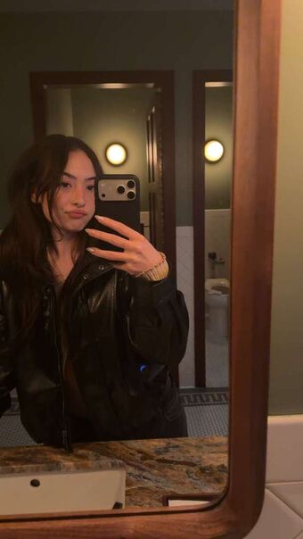 Sakura Shymko Голі Зливи OnlyFans Фото 146