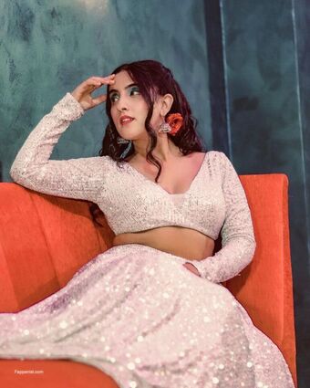 Sameeksha Sud Голі Зливи OnlyFans Фото 7