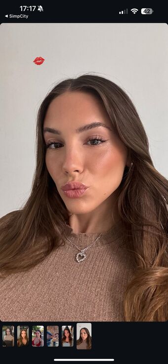 Sara Fernandez Голі Зливи OnlyFans Фото 4