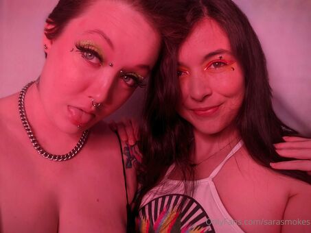 sarasmokes Голі Зливи OnlyFans Фото 3