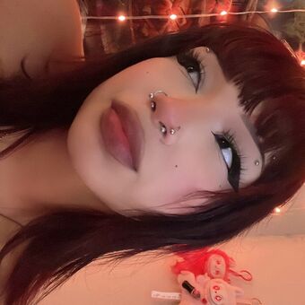Sarynthia Голі Зливи OnlyFans Фото 18