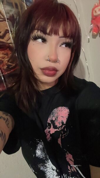 Sarynthia Голі Зливи OnlyFans Фото 20
