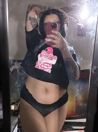 Sarynthia Голі Зливи OnlyFans Фото 23