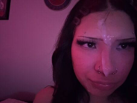 Sarynthia Голі Зливи OnlyFans Фото 25