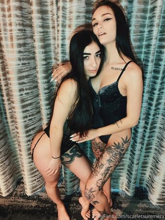 scarletsummerx Голі Зливи OnlyFans Фото 4