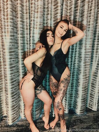 scarletsummerx Голі Зливи OnlyFans Фото 5